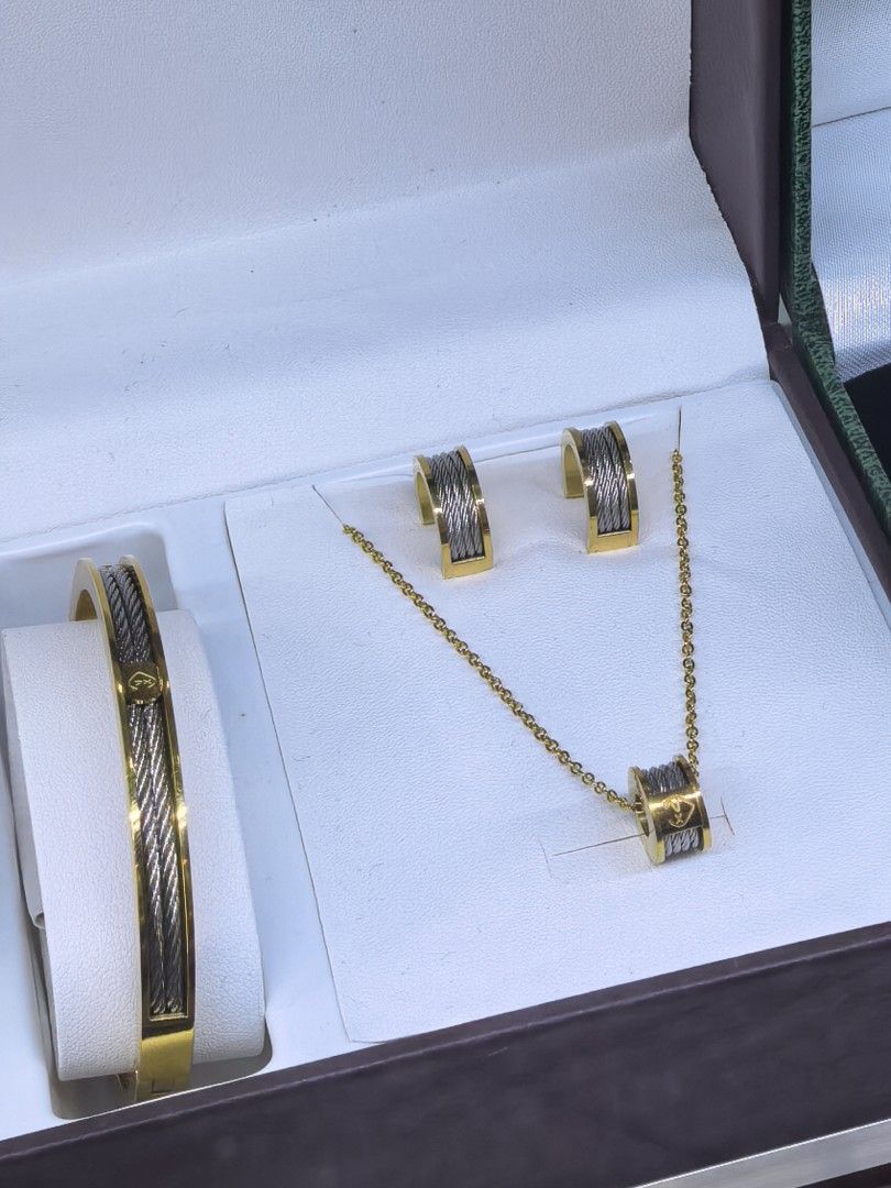 Philippe chariol (Category: Women's Watches) located in Las Pinas. Submitted by teampeewee888 (Listing ID 1470024380, Image 3). Description: Philipe chariol Set Japan made VVIP premium Pm.