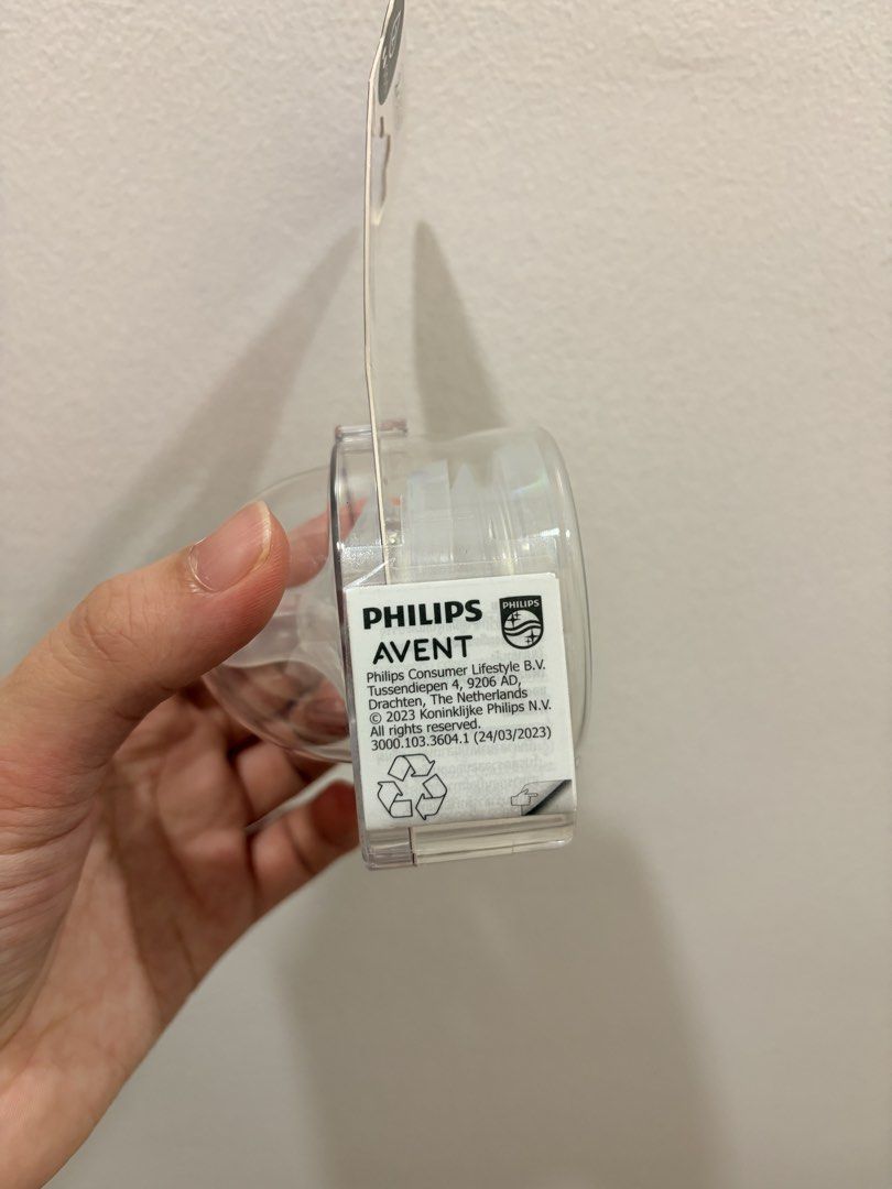 Philips Avent Natural Response Teat Flow 2 0m+ (Category: Breastfeeding & Bottle Feeding) located in Pasig City. Submitted by eterno_ph (Listing ID 1470004725, Image 3). Description: - Item: Philips Avent Natural Response Teat - Flow Rate: Flow 2 (Suitable from 0+ months) - Pack Details: Contains 2 teats, brand new in original unopened packaging - Authenticity: Includes original Baby Company retail sticker - Material: 100% Safe Silicone, 0% BPA -