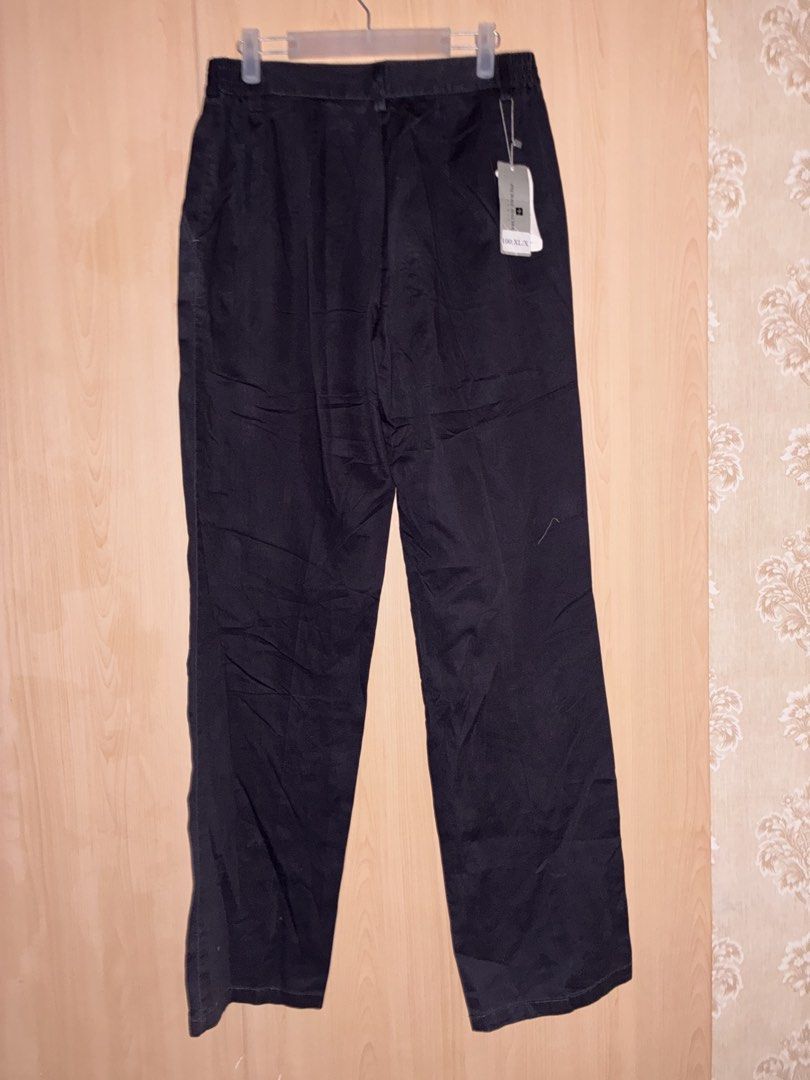 Pierre Balmain Black Trousers XL (Category: Trousers) located in Placer. Submitted by talaalond61563 (Listing ID 1469968127, Image 2). Description: - Brand: Pierre Balmain - Size: XL - Color: Classic Black - Condition: Brand new with original tags attached - Fit: Straight leg cut - Style: Versatile for daily wear or office settings - Clean and premium fabric.