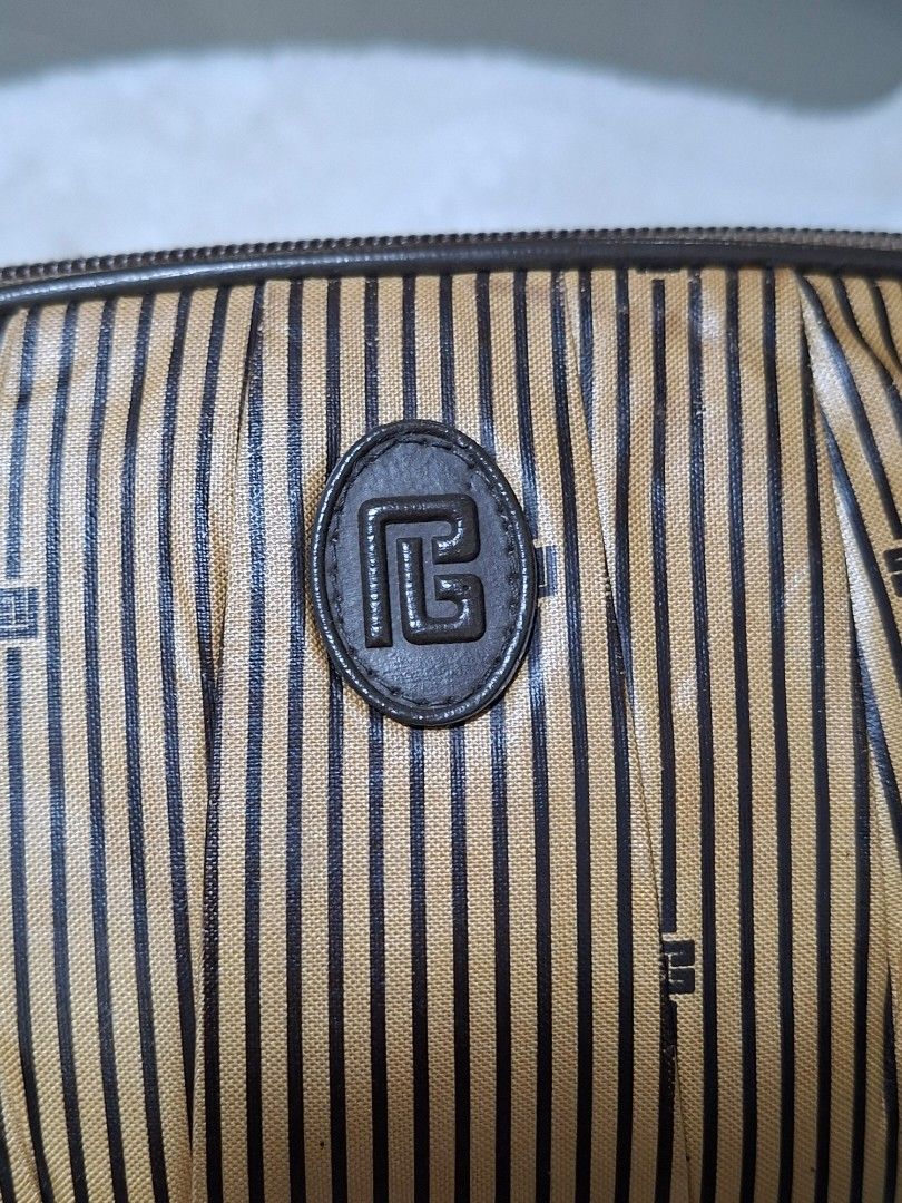 PIERRE BALMAIN LEATHER BIG POUCH (Category: Purses & Pouches) located in Las Pinas. Submitted by annachiaonair2037 (Listing ID 1470127268, Image 2). Description: PIERRE BALMAIN BIG LEATHER POUCH FROM JAPAN YKK ZIP H 6" L 10" W 2" Disclaimer: I am not affiliated with, associated with, or authorized by any of the brands featured posted. Any mention of brand names, trademarks, or logos is solely for identification and reference purposes only..