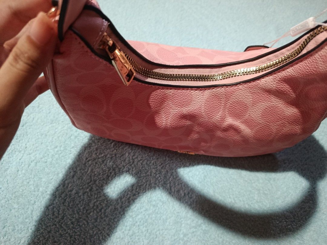 Pink coach (Category: Luxury Bags & Wallets) located in Manila. Submitted by purewolf.c917d2 (Listing ID 1469955457, Image 1). Description: Pink Coach ISSUES❗ -No sling —I didn't use this since i bought it..