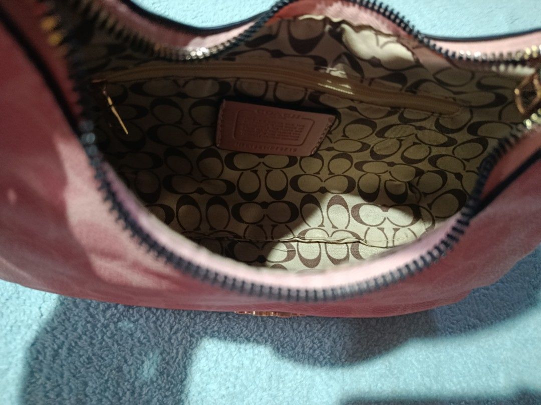 Pink coach (Category: Luxury Bags & Wallets) located in Manila. Submitted by purewolf.c917d2 (Listing ID 1469955457, Image 2). Description: Pink Coach ISSUES❗ -No sling —I didn't use this since i bought it..