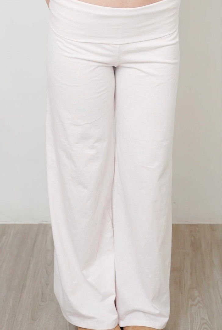 Pink Foldover Wide Leg Pants (Category: Jeans) located in Marikina City. Submitted by prel0vedbymari (Listing ID 1469964535, Image 1). Description: - Brand: thatgirl -Can fit M-L - Color: Pink - Style: Wide leg with trendy foldover waistband.