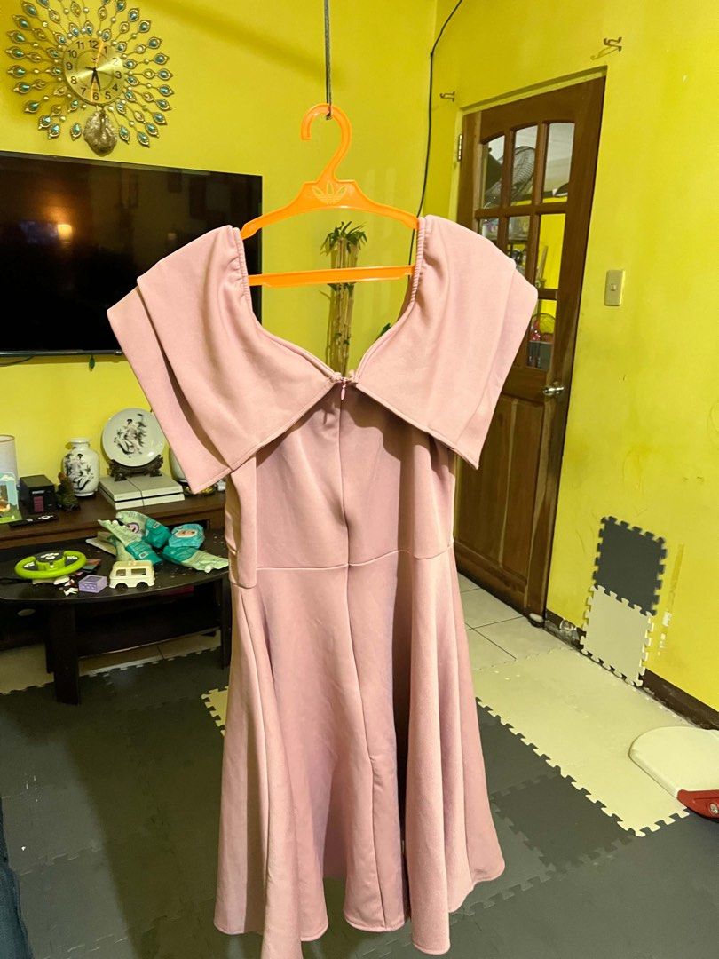 Pink formal dress (Category: Dresses) located in Dasmarinas. Submitted by kziamar (Listing ID 1470054612, Image 2). Description: Pink formal dress Used once Unbranded Size: XL.
