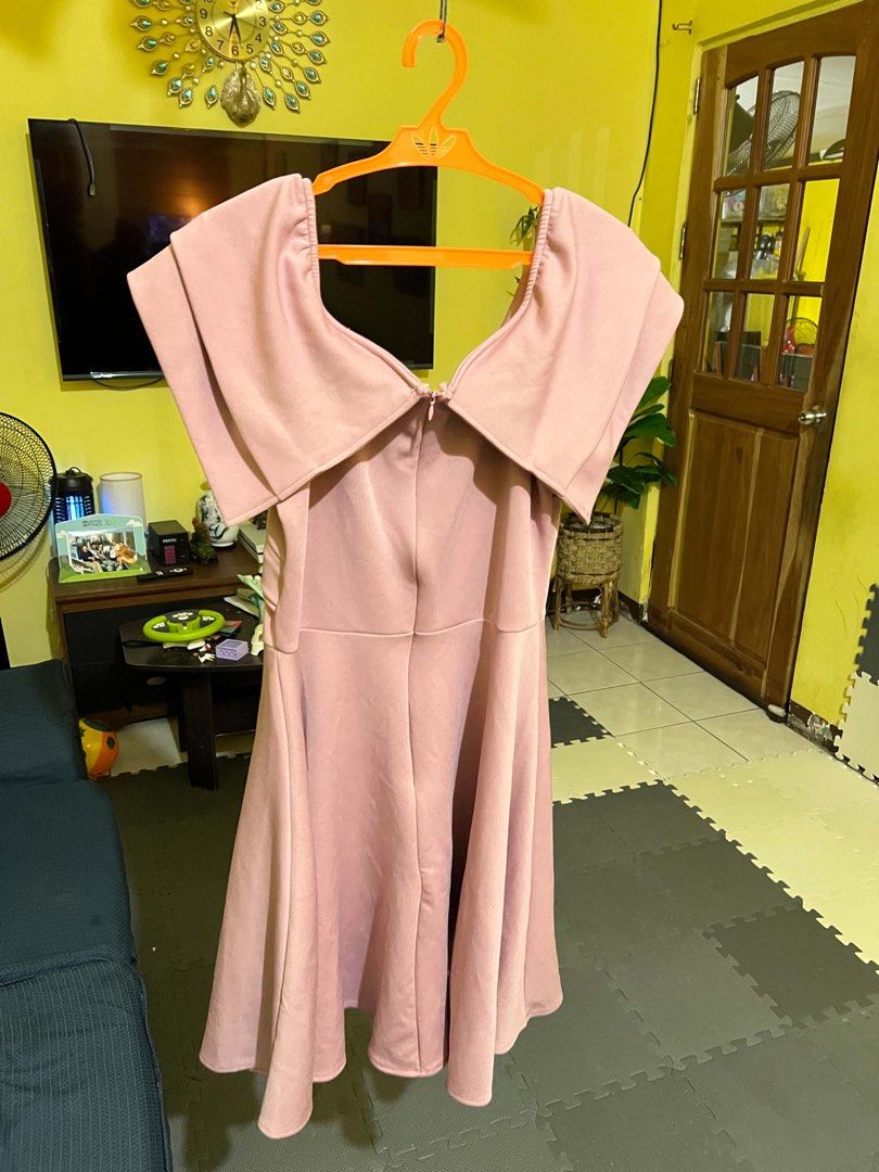Pink formal dress (Category: Dresses) located in Dasmarinas. Submitted by kziamar (Listing ID 1470054612, Image 3). Description: Pink formal dress Used once Unbranded Size: XL.