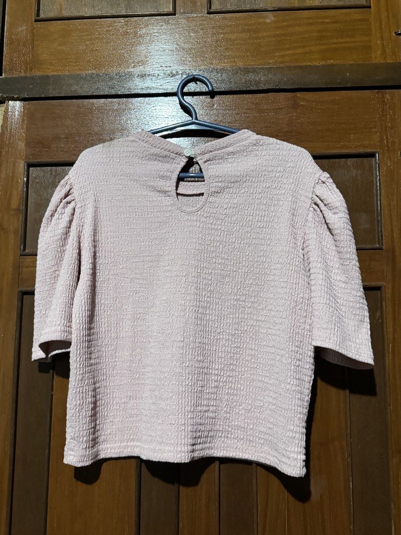 Pink smocked puff sleeve top with keyhole back (Category: Blouses) located in Obando. Submitted by pepperooshop (Listing ID 1470080278, Image 2). Description: - Color: Pink - Fabric: Soft, textured material with lots of stretch - Sleeves: Half-length with extra volume at the shoulders (puff sleeves) - Details: Keyhole cutout with button closure at the back neckline - Condition: Brand new / Excellent/just need wash -small to medium.