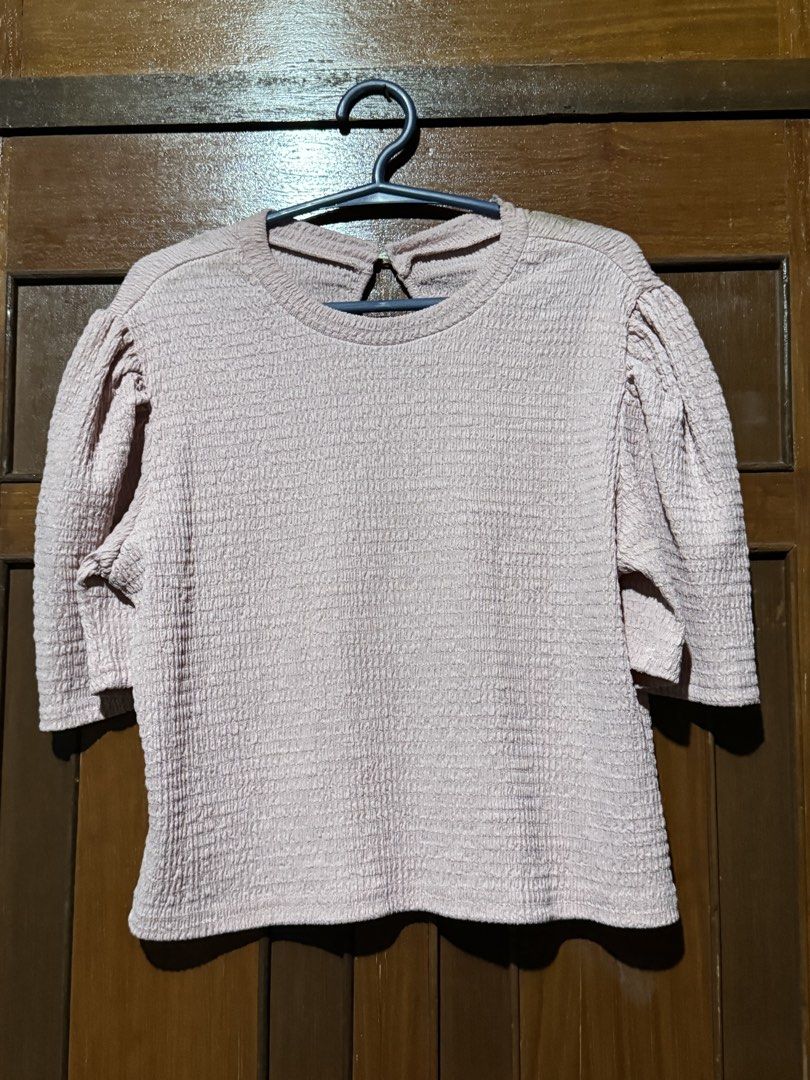 Pink smocked puff sleeve top with keyhole back (Category: Blouses) located in Obando. Submitted by pepperooshop (Listing ID 1470080278, Image 1). Description: - Color: Pink - Fabric: Soft, textured material with lots of stretch - Sleeves: Half-length with extra volume at the shoulders (puff sleeves) - Details: Keyhole cutout with button closure at the back neckline - Condition: Brand new / Excellent/just need wash -small to medium.