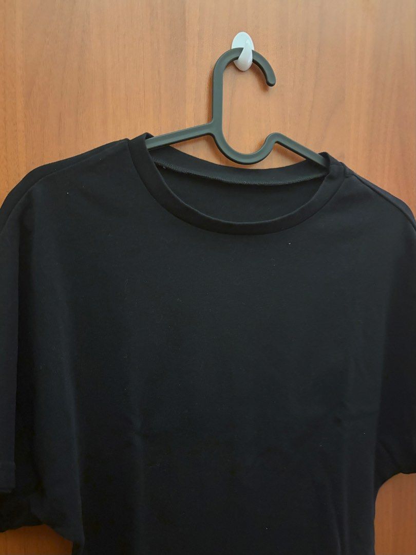 Plain Black Crop Top Tee (Category: Shirts) located in Makati City. Submitted by chloudyday (Listing ID 1470066299, Image 3). Description: .