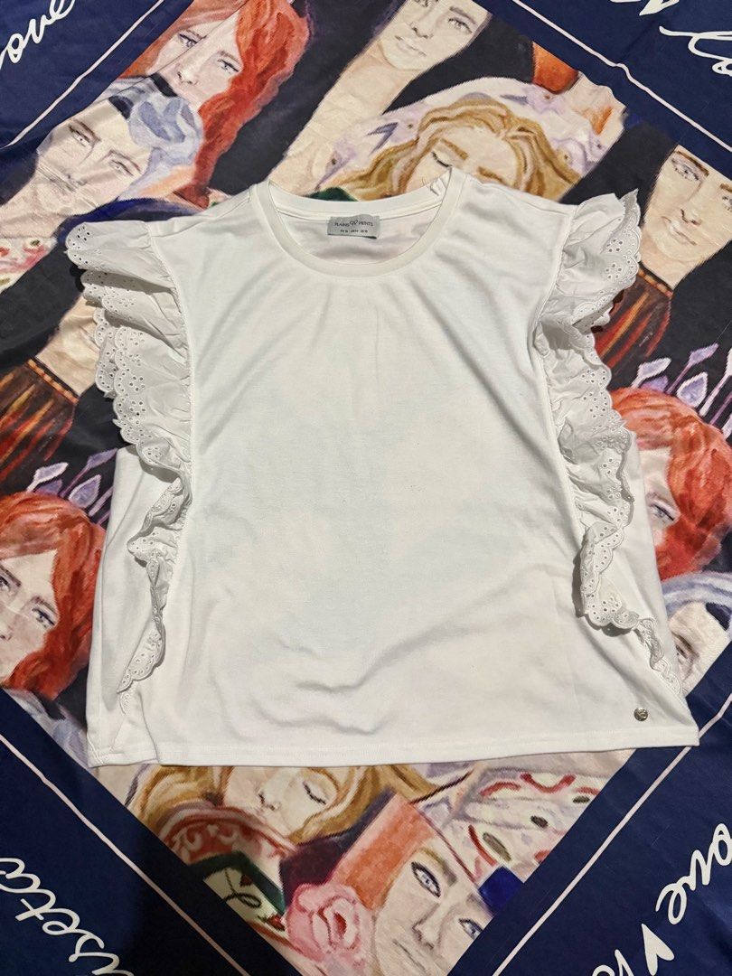 Plains & prints top (Category: Blouses) located in Santiago. Submitted by shoppaholickikay (Listing ID 1470100015, Image 1). Description: .