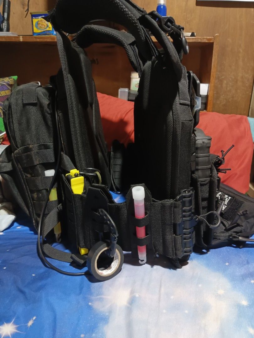 Plate Carrier (Category: Activewear) located in Caloocan City. Submitted by frenziedjack (Listing ID 1470073599, Image 2). Description: Black Plate Carrier Set Yakeda PC Back panel Idogear Drop pouch Radio Pouch Navigation Board Foam plates Negotiable price.