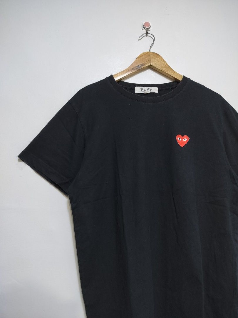 Play CDG Black T-Shirt (patch) (Category: Tshirts & Polo Shirts ) located in Taguig. Submitted by thriftybounce (Listing ID 1470034587, Image 3). Description: Fit : M Width : 22 Length : 26.5 Color Rate : 9.5/10 Issue : Pinholes, Cut washtag.