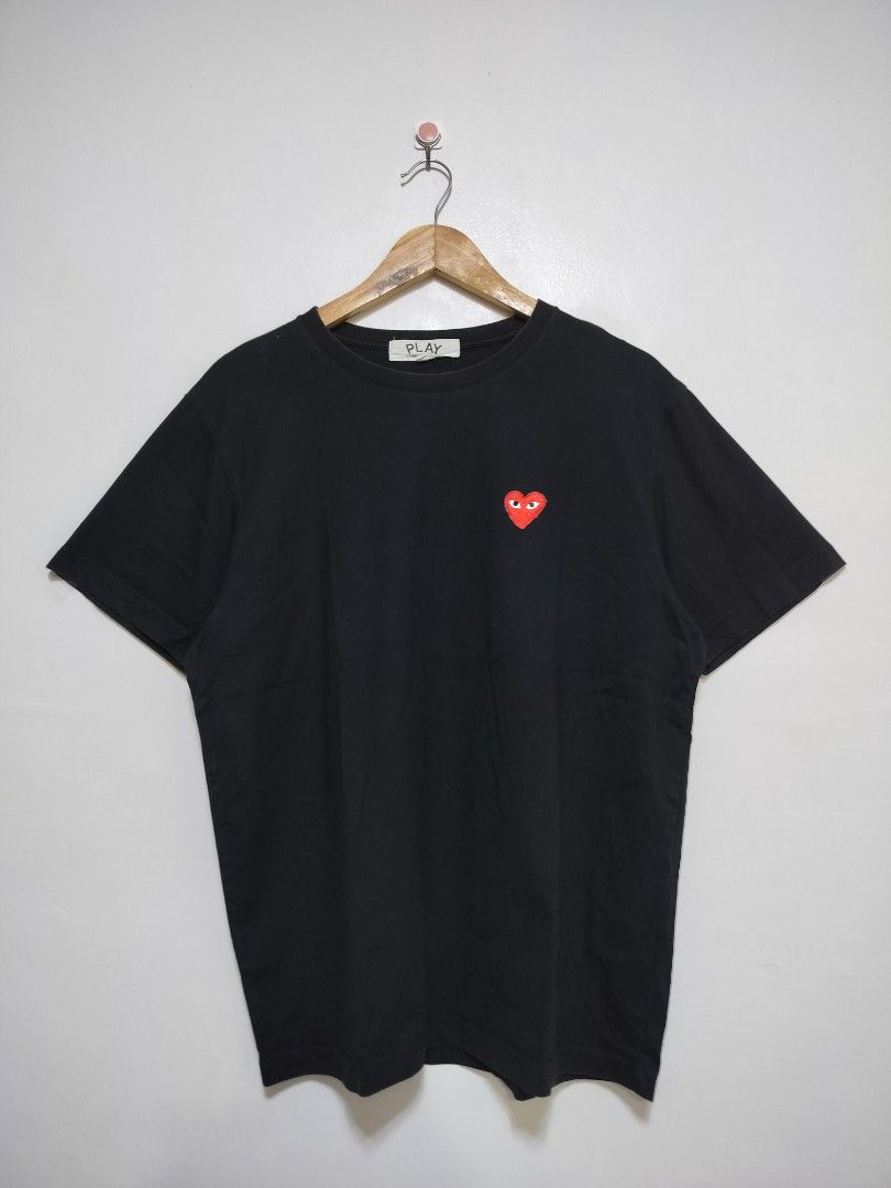 Play CDG Black T-Shirt (patch) (Category: Tshirts & Polo Shirts ) located in Taguig. Submitted by thriftybounce (Listing ID 1470034587, Image 1). Description: Fit : M Width : 22 Length : 26.5 Color Rate : 9.5/10 Issue : Pinholes, Cut washtag.