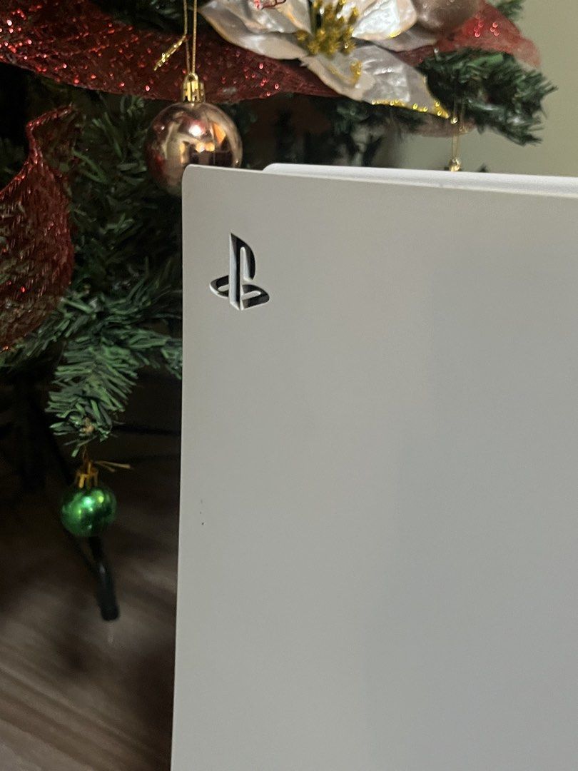 PlayStation 5/ PS5 (Category: Other Gadgets) located in Manila. Submitted by ricalorenkim.kim (Listing ID 1469998489, Image 3). Description: Selling a pre-loved PlayStation 5 Disc Edition bundle in excellent condition! Works perfectly with no issues, hidden defects, or performance drops. Very clean and well taken care of in a smoke-free home. What’s Included: 🕹️ PS5 Disc Edition Console 🎮 DualSense Wireless Controller (White) 💿 3 High-Demand P