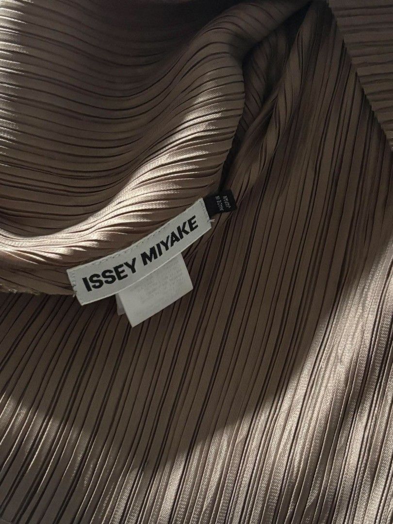 PLEATS PLEASE ISSEY MIYAKE (Category: Activewear) located in Manila. Submitted by gentlestone1998 (Listing ID 1470009328, Image 2). Description: .