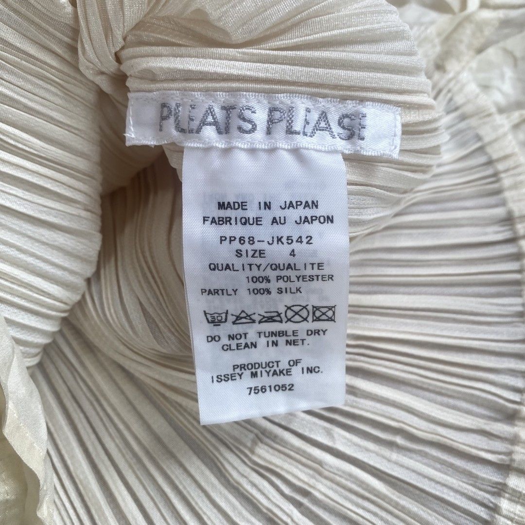 Pleats please issey miyake tops (Category: Others Tops) located in Bislig. Submitted by jeloy_13 (Listing ID 1469971715, Image 3). Description: size 4 on tag Excellent condition No issue.
