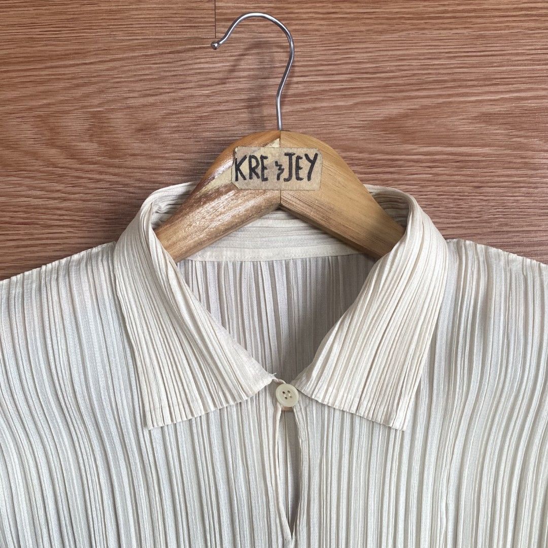 Pleats please issey miyake tops (Category: Others Tops) located in Bislig. Submitted by jeloy_13 (Listing ID 1469971715, Image 2). Description: size 4 on tag Excellent condition No issue.