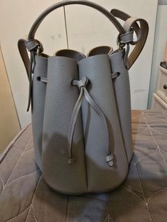 (Category: ) located in . Submitted by professional.declutterer (Listing ID 1470103594, Image 1). Description: .