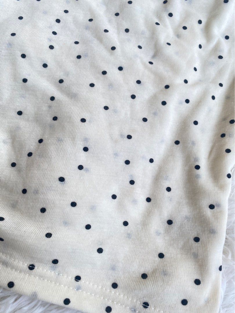 Polka Dot Cowl Neck Halter Top (Category: Sleeveless) located in San Carlos. Submitted by cherrynoir (Listing ID 1470028398, Image 3). Description: s-sm.