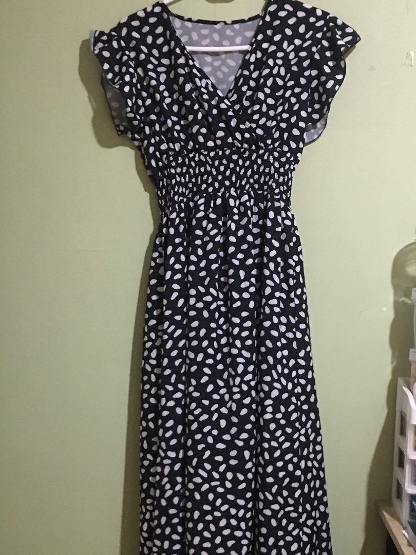 Polka Dot Ruffle Maxi Dress (Category: Dresses) located in Cabuyao City. Submitted by 4everblooms (Listing ID 1470087156, Image 1). Description: - Never been used/ Excellent quality - Fit & Comfort: Stretchy smocked elastic waist for an easy, comfortable fit - Material: Lightweight, breathable fabric.