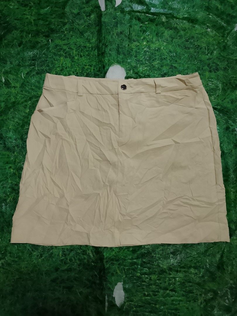 Polo golf Ralph Lauren (Category: Skirts) located in Tagbina. Submitted by jera-thrift.16 (Listing ID 1469960719, Image 1). Description: excellent condition fresh from bale with hangtag color rate 10/10 size: W-32 to 33 L-17.5 no issue free ship.