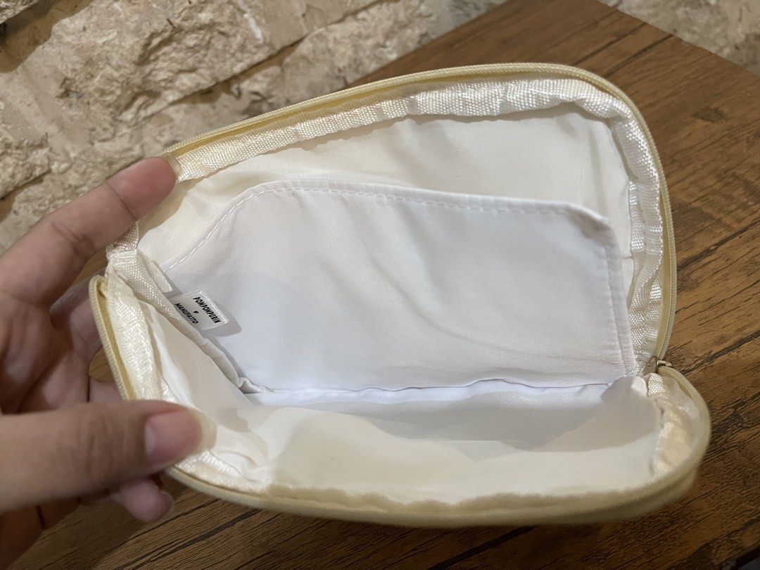 pompompurin pouch (Category: Purses & Pouches) located in San Fernando. Submitted by japansurpluselyu (Listing ID 1470059103, Image 2). Description: .