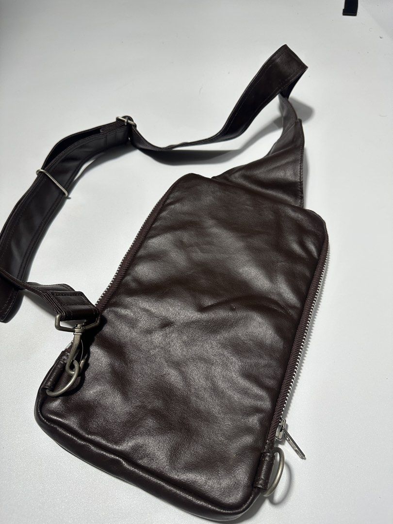 Porter (Category: Belt bags, Clutches and Pouches) located in Valenzuela. Submitted by wytepicks (Listing ID 1470132415, Image 3). Description: Porter Authentic Good Condition.