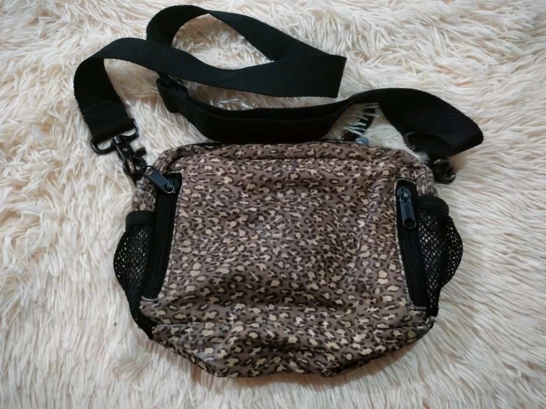Porter Yoshida & Co Leopard Print Crossbody Bag (Category: Belt bags, Clutches and Pouches) located in Abucay. Submitted by naixrazion199x (Listing ID 1469984882, Image 2). Description: 2WAY PORTER BAG‼️ 2k+sf 9/10 condition sign of usage pwede vouch or vcall para safe 📍bataan ship via j&t .