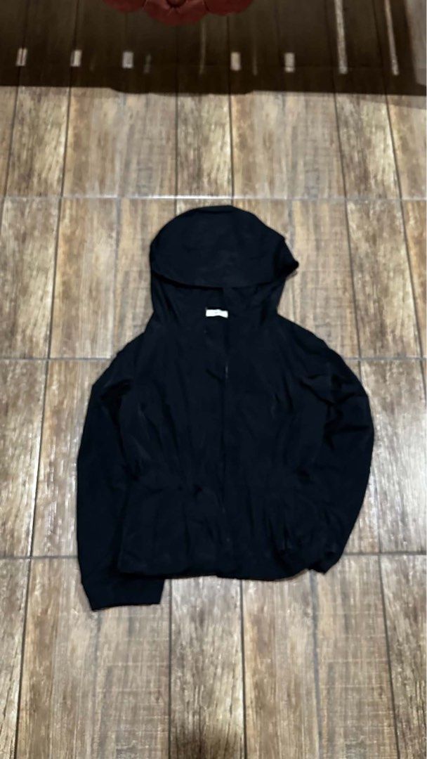 PRADA WINDBREAKER (Category: Coats, Jackets and Outerwear) located in Manila. Submitted by urban.vintage (Listing ID 1470077155, Image 1). Description: ISSUE: ZIPPER NOT FUNCTIONABLE (NEED WASH) MOP :GCASH (NO COD) SHIP VIA: LALAMOVE & J&T LOCATION: PASIG CITY LENGTH: 23-24 WIDTH :21-22 .