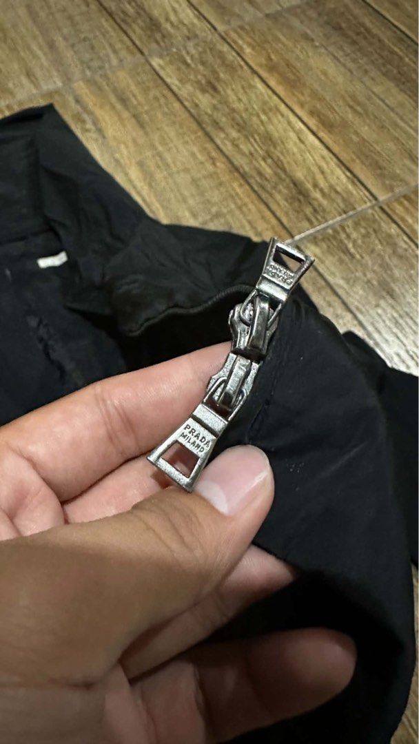PRADA WINDBREAKER (Category: Coats, Jackets and Outerwear) located in Manila. Submitted by urban.vintage (Listing ID 1470077155, Image 3). Description: ISSUE: ZIPPER NOT FUNCTIONABLE (NEED WASH) MOP :GCASH (NO COD) SHIP VIA: LALAMOVE & J&T LOCATION: PASIG CITY LENGTH: 23-24 WIDTH :21-22 .