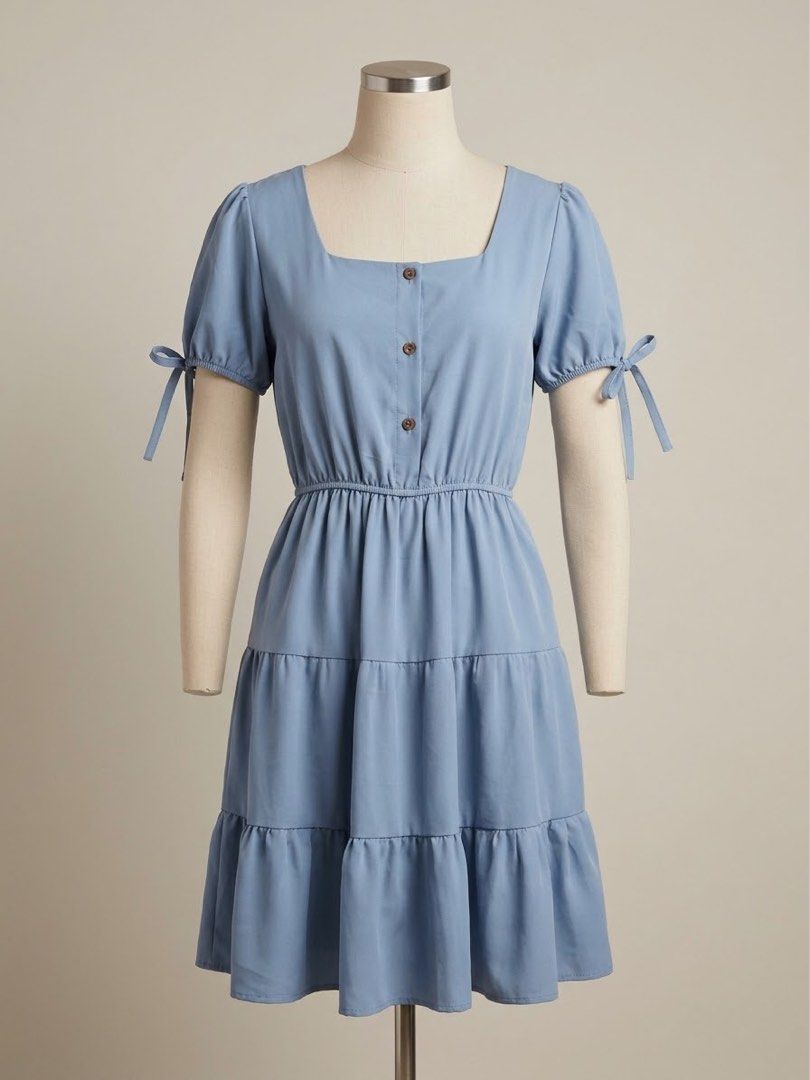 Pre loved dresses (Category: Dresses) located in Manila. Submitted by prelovedbyromitchy (Listing ID 1470140967, Image 3). Description: Pre loved clothes will start for the price of ₱100-₱150.