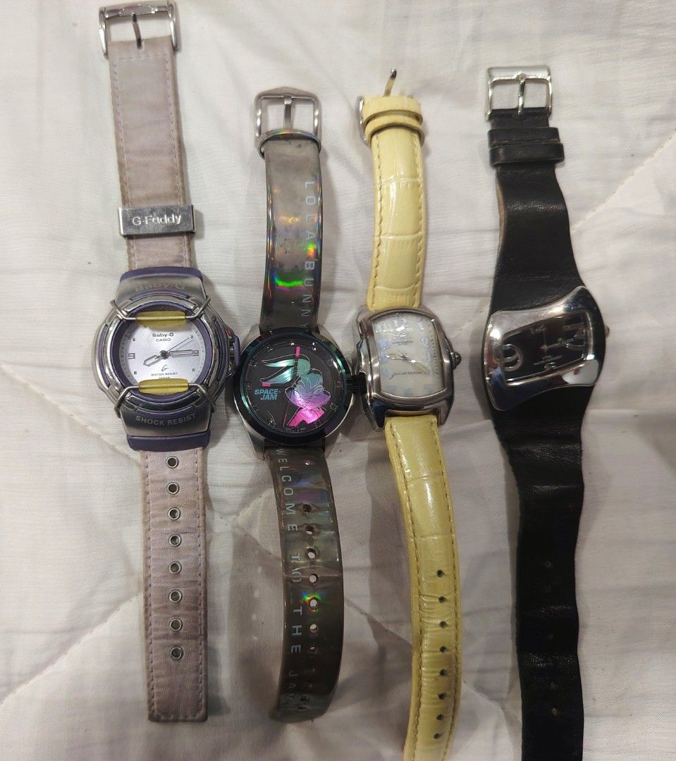 Preloved bundle watches (Category: Women's Watches) located in Quezon City. Submitted by G.E.M18 (Listing ID 1470082975, Image 1). Description: Preloved bundle watches Yung fossil lang may battery. Need lang yung 3 battery..