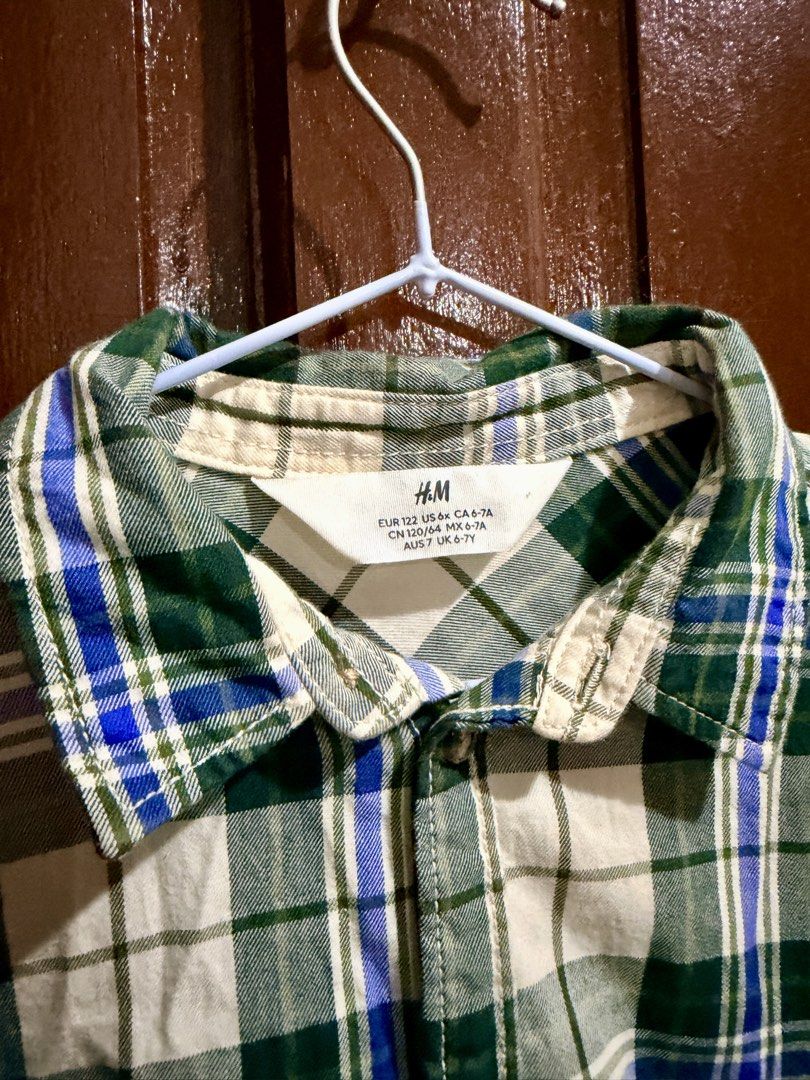 Pre-loved H&M Polo for Boys (Category: Babies & Kids Fashion) located in Muntinlupa City. Submitted by sashaloves (Listing ID 1470105331, Image 2). Description: Pre-loved H&M Polo for Boys Size on tag: 6-7Y Complete buttons In good used condition Please manage your expectations. You are considering a used item. MOP: BPI | GCash | Maribank No COD/COP. SF c/o buyer..