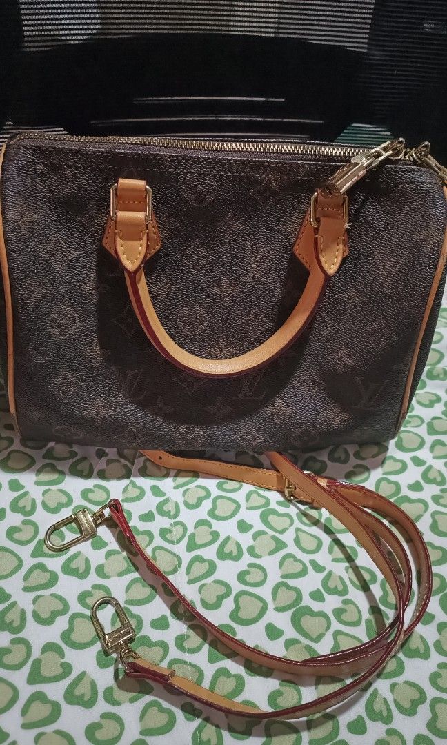 Pre-loved non-coded Lv speedy 25 (Category: Luxury Bags & Wallets) located in Pasay City. Submitted by khim1202ma07307 (Listing ID 1470003985, Image 3). Description: .