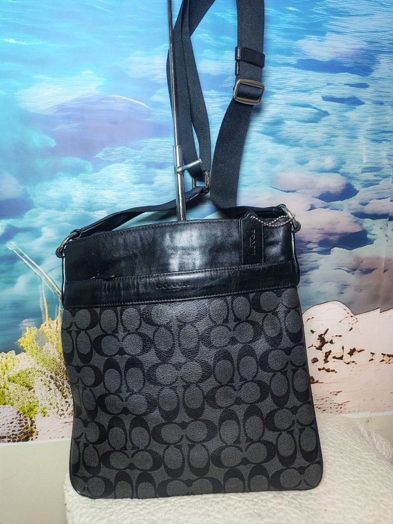 Preloved original Coach Sling (Category: Luxury Bags & Wallets) located in Manila. Submitted by nylan1227 (Listing ID 1469975160, Image 2). Description: Lalamove or LBC.