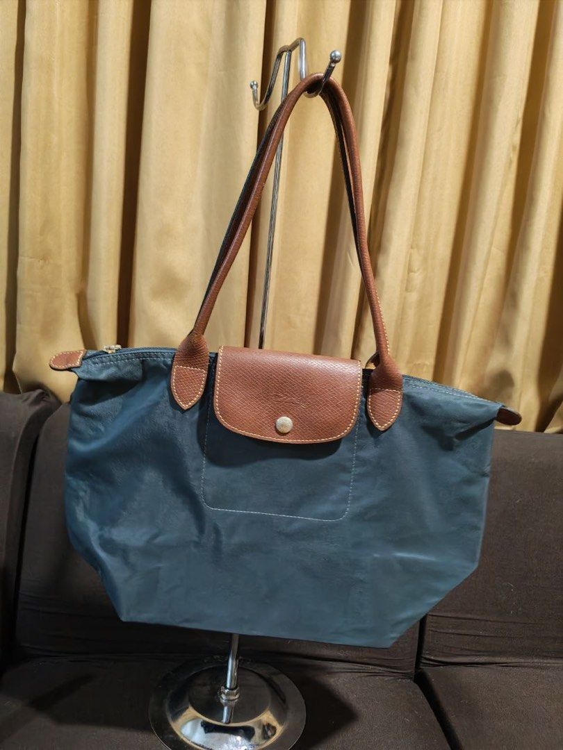 Preloved original Longchamp (Category: Luxury Bags & Wallets) located in Manila. Submitted by nylan1227 (Listing ID 1469966281, Image 2). Description: Lalamove or LBC.