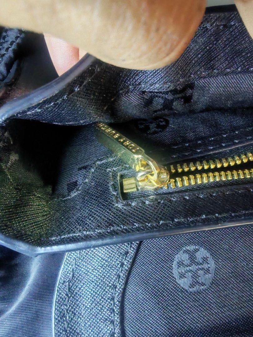 Preloved original Tory Burch (Category: Luxury Bags & Wallets) located in Manila. Submitted by nylan1227 (Listing ID 1469976280, Image 3). Description: Like new condition.