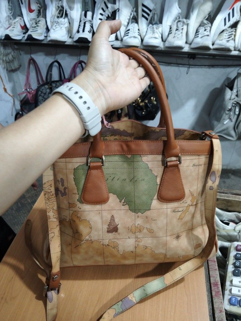 Prima Classie (Category: Cross-body Bags) located in El Salvador. Submitted by francheskaukayukay (Listing ID 1470041398, Image 3). Description: .