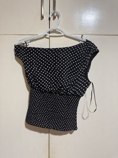 (Category: ) located in . Submitted by plsemptymycloset (Listing ID 1470055810, Image 1). Description: .