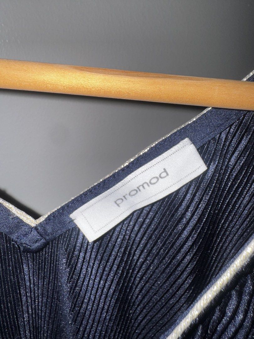 Promod Dark Blue Top (Category: Sleeveless) located in Quezon City. Submitted by coolmomma (Listing ID 1470037996, Image 3). Description: Good as new Length 23 in. Fits small to medium.