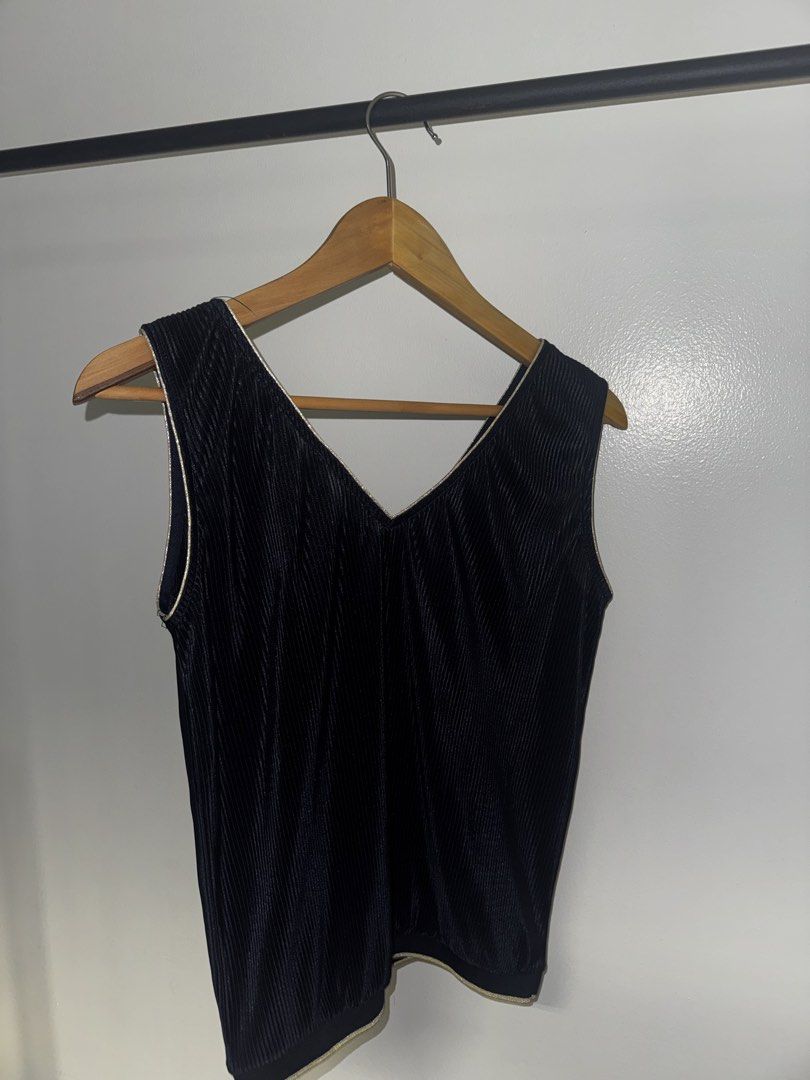 Promod Dark Blue Top (Category: Sleeveless) located in Quezon City. Submitted by coolmomma (Listing ID 1470037996, Image 2). Description: Good as new Length 23 in. Fits small to medium.