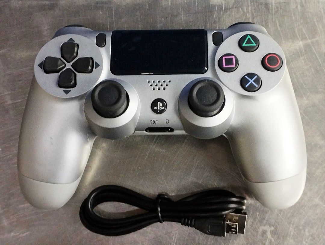 PS4 Compatible Wireless Controller – Silver [NEW] (Category: Controllers) located in Kuala Lumpur. Submitted by kamalanuar (Listing ID 1469956421, Image 2). Description: PS4 Compatible Controller [BRAND NEW] Brand new controller suitable for PS4. Colour : Silver RM 70 Package Includes : - 1 X DS4 Controller 1 X USB Cable 📍Self Pick Up At TTDI, Bandar Sri Damansara. Lalamove/GrabExpress Available. 0️⃣1️⃣8️⃣4️⃣0️⃣0️⃣5️⃣8️⃣9️⃣8️⃣ #Trustedseller #PS