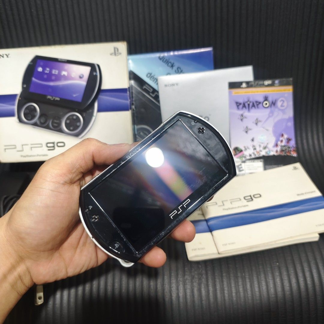 PSP Go Piano Black 16Gb with Games Installed with Box, Video Gaming ...