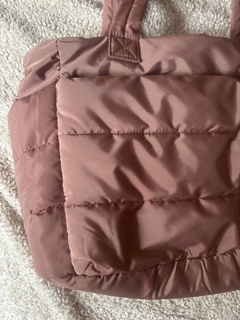 Puffer Tote Bag Dusty Rose Quilted (Category: Tote Bags) located in Quezon City. Submitted by slayange777 (Listing ID 1470007754, Image 3). Description: MOP: GCASH location: Fairview QC - Color: Dusty Rose - Material: Soft quilted padded fabric - Features: Sturdy dual shoulder straps and a handy front pocket - Capacity: Roomy interior that easily fits all daily essentials - Versatility: Perfect everyday bag for work, school, or travel.