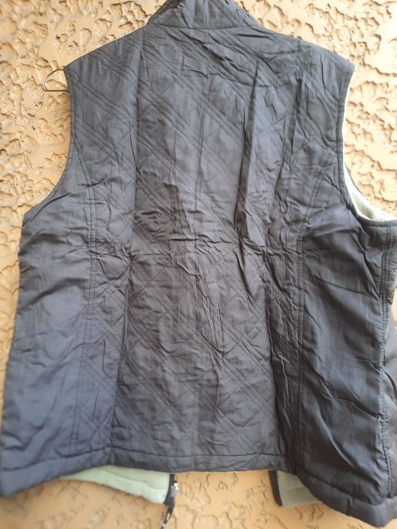 Puffer/vest/sleeveless jacket (Category: Coats, Jackets and Outerwear) located in Quezon City. Submitted by misiamitch (Listing ID 1470054668, Image 3). Description: Dark brown in color (chocolate) in good condition hindi makapal.