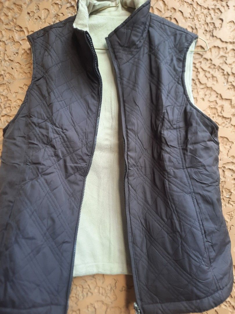 Puffer/vest/sleeveless jacket (Category: Coats, Jackets and Outerwear) located in Quezon City. Submitted by misiamitch (Listing ID 1470054668, Image 2). Description: Dark brown in color (chocolate) in good condition hindi makapal.