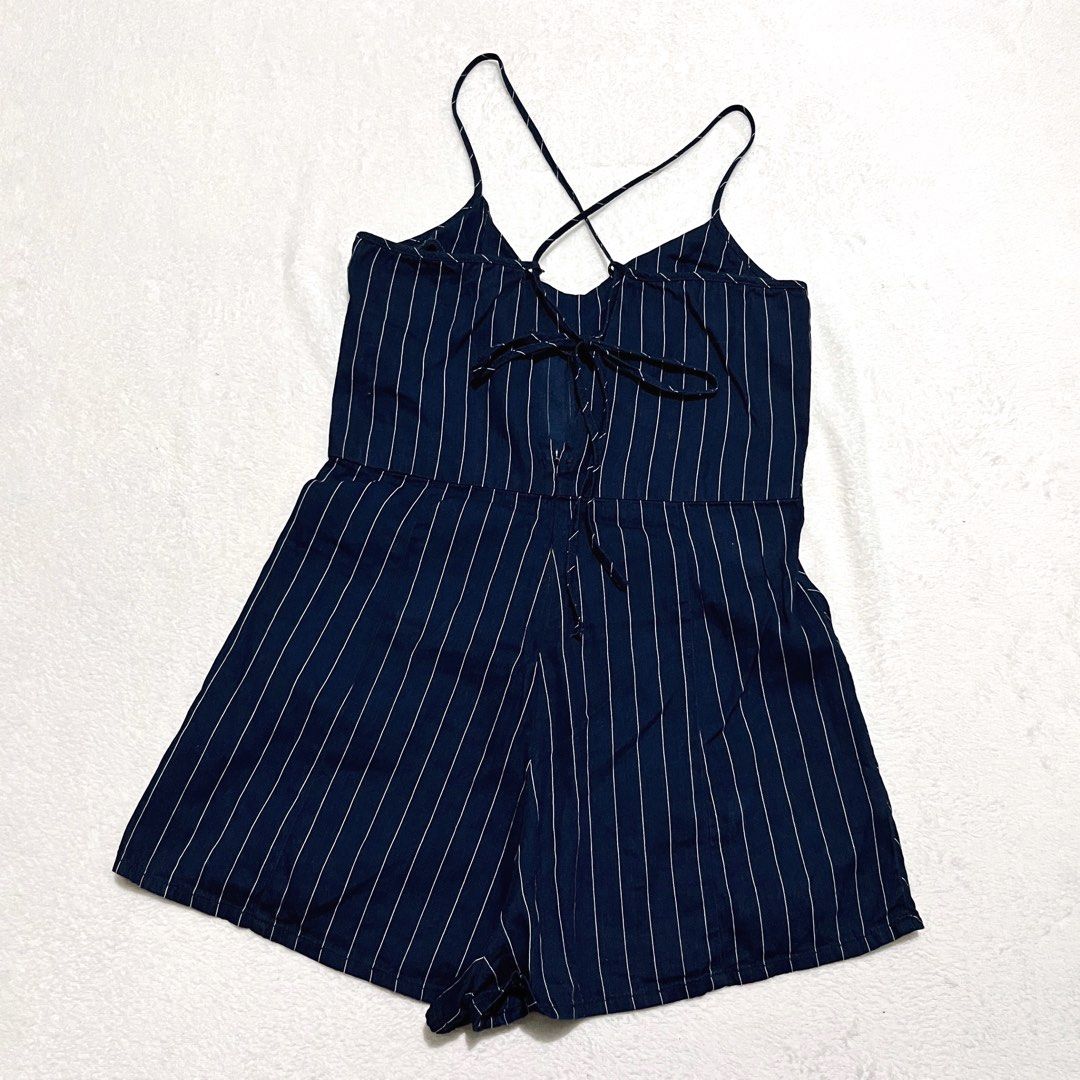 Pull & Bear Navy Pinstripe Romper Size M (Category: Rompers) located in Binan City. Submitted by veniceao (Listing ID 1469958349, Image 3). Description: PLEASE READ ❤️ Loc: Laguna (open for checkout for cheaper sf—starts at ₱20) For sure buyer: 1. Make an offer. 2. Send your details for confirmation 3. Pay until 3pm the next day I confirm the order. Details: - Brand: Pull & Bear - Style: Navy blue romper with white pinstripes - Size: Medium (M), 