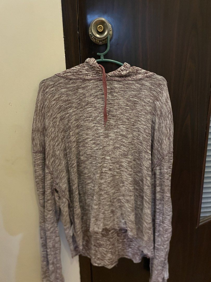 Purple Pullover (Category: Coats, Jackets and Outerwear) located in Marikina City. Submitted by prelovedbyshams.sy (Listing ID 1470084637, Image 1). Description: .