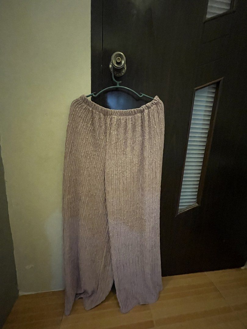 Purple Trousers (Category: Other Bottoms) located in Marikina City. Submitted by prelovedbyshams.sy (Listing ID 1470083491, Image 1). Description: .