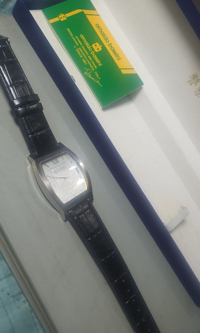 Quartz Watch (Category: Men's Watches) located in Tarlac. Submitted by gunz__ (Listing ID 1470000916, Image 1). Description: Korean police watch gift set Needs battery replacement ₱2500 + shipping fee (shipped via J&T) MOP: Gcash PM if interested.