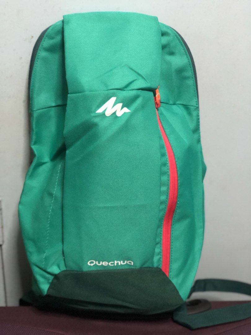 Quechua Green Backpack Daypack (Category: Backpacks) located in Manila. Submitted by blesslala (Listing ID 1470050781, Image 1). Description: - Brand: Quechua - Color: Green with dark green accents and a bright pink vertical front zipper pocket - Features: Adjustable green shoulder - Dimension :39 cm x 22 cm x 8 cm.